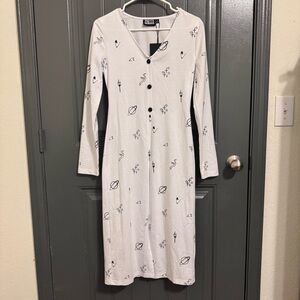 NWT Pretty Damage Casual White V-Neck Long Sleeve Graphic Design Dress